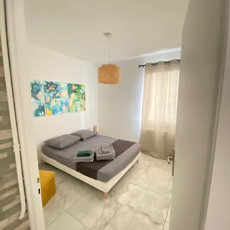 M11 Marquer T2 Hyper Centre Appartement *